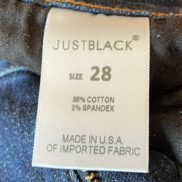 Lulu’s distressed Jean - Picture 4 of 6